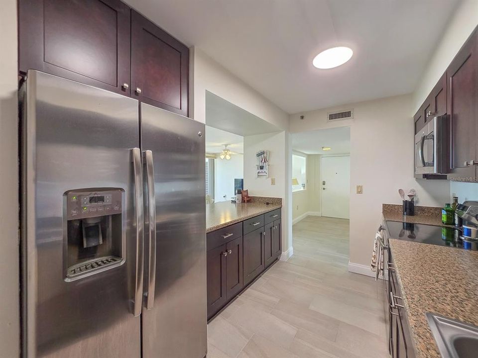 For Sale: $425,000 (2 beds, 2 baths, 1215 Square Feet)