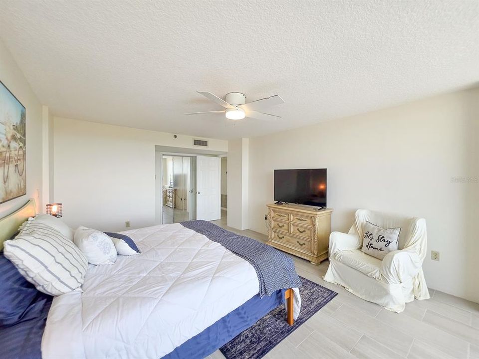 For Sale: $425,000 (2 beds, 2 baths, 1215 Square Feet)