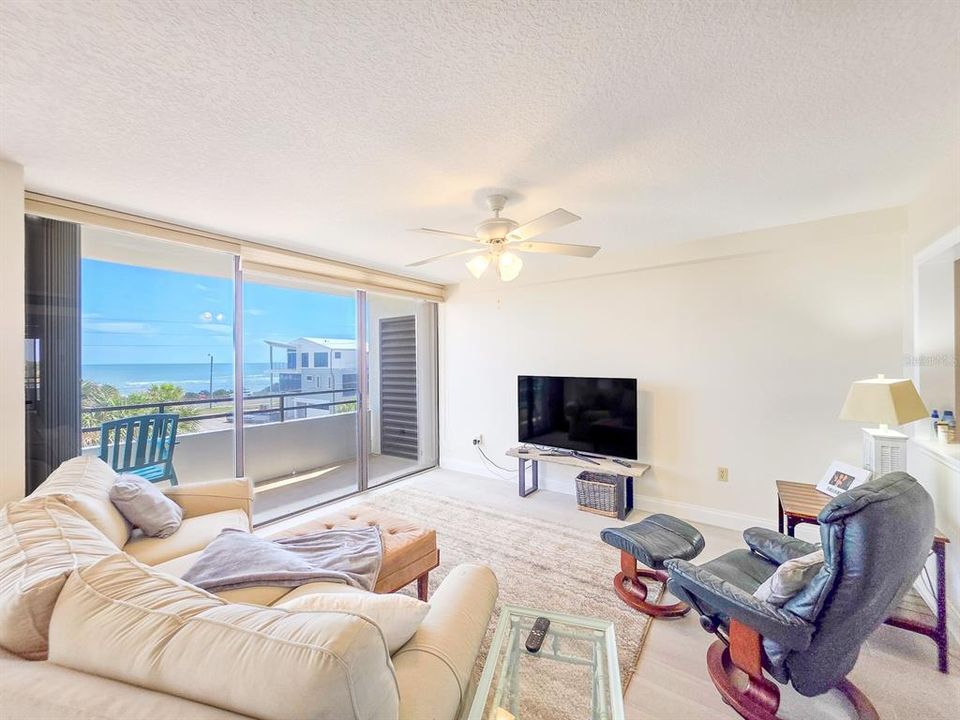 For Sale: $425,000 (2 beds, 2 baths, 1215 Square Feet)
