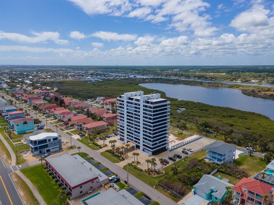 For Sale: $425,000 (2 beds, 2 baths, 1215 Square Feet)