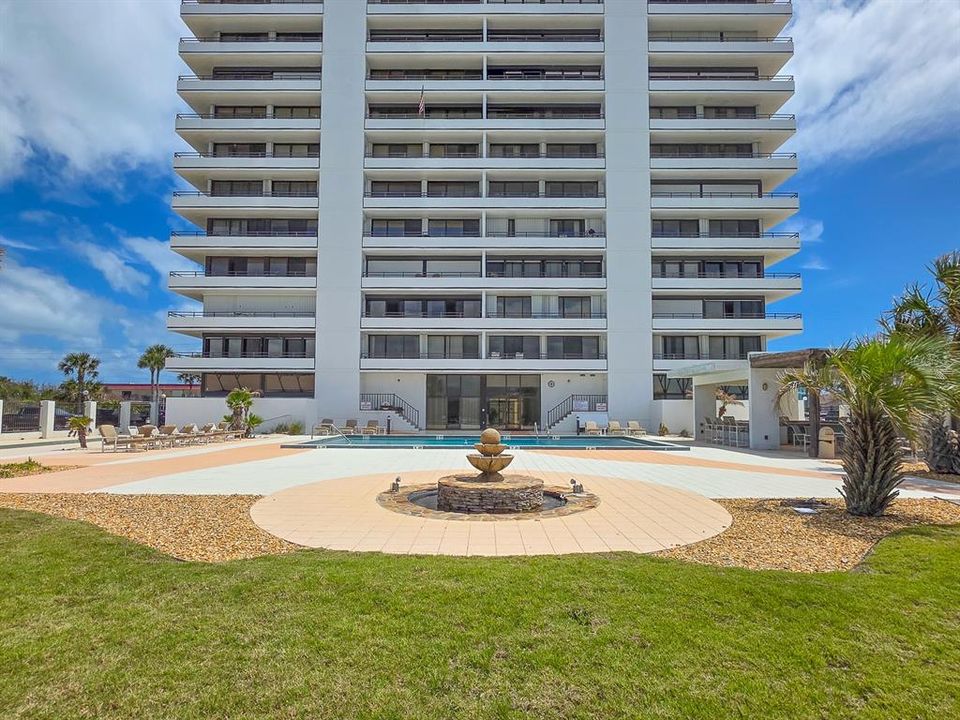 For Sale: $425,000 (2 beds, 2 baths, 1215 Square Feet)