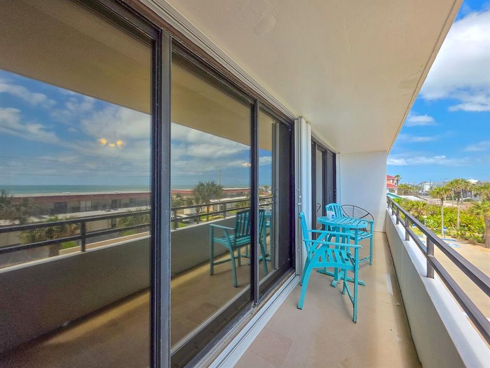 For Sale: $425,000 (2 beds, 2 baths, 1215 Square Feet)