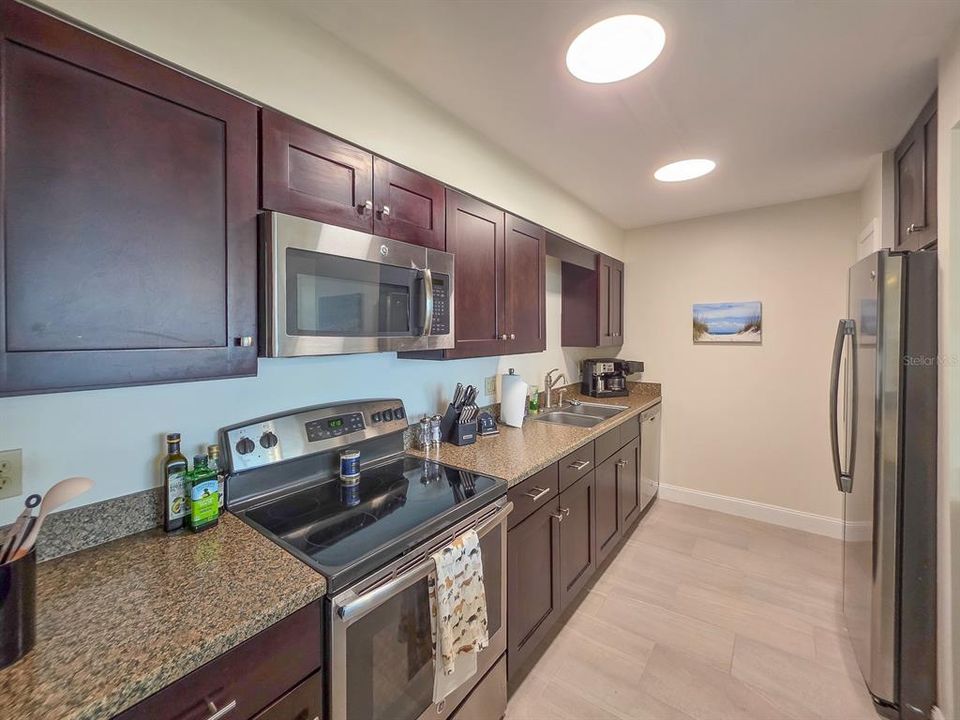 For Sale: $425,000 (2 beds, 2 baths, 1215 Square Feet)