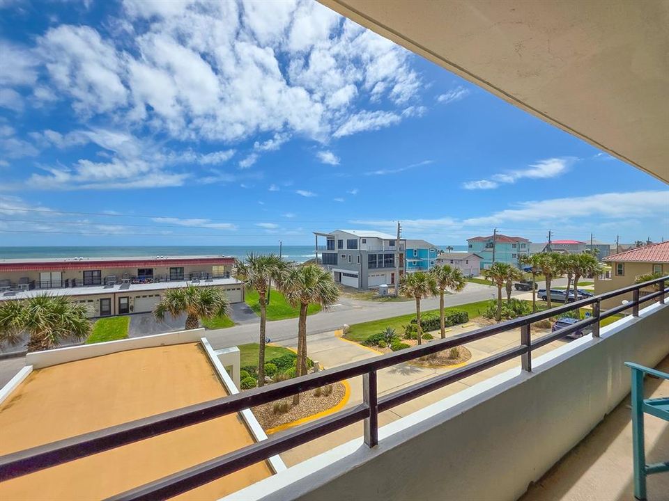 For Sale: $425,000 (2 beds, 2 baths, 1215 Square Feet)