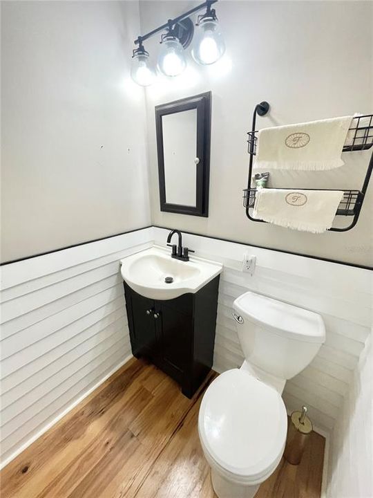 For Sale: $120,000 (2 beds, 1 baths, 816 Square Feet)