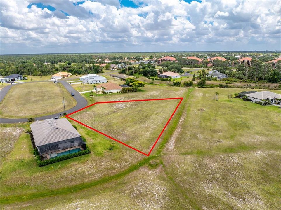 На продажу: $78,000 (0.47 acres)