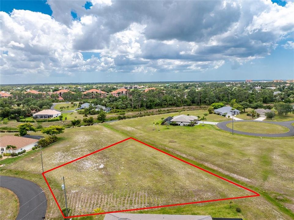 На продажу: $78,000 (0.47 acres)