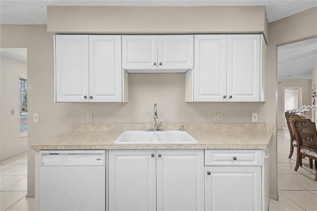 Active With Contract: $240,000 (2 beds, 2 baths, 1415 Square Feet)