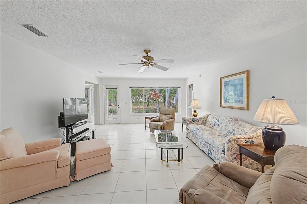 Active With Contract: $240,000 (2 beds, 2 baths, 1415 Square Feet)