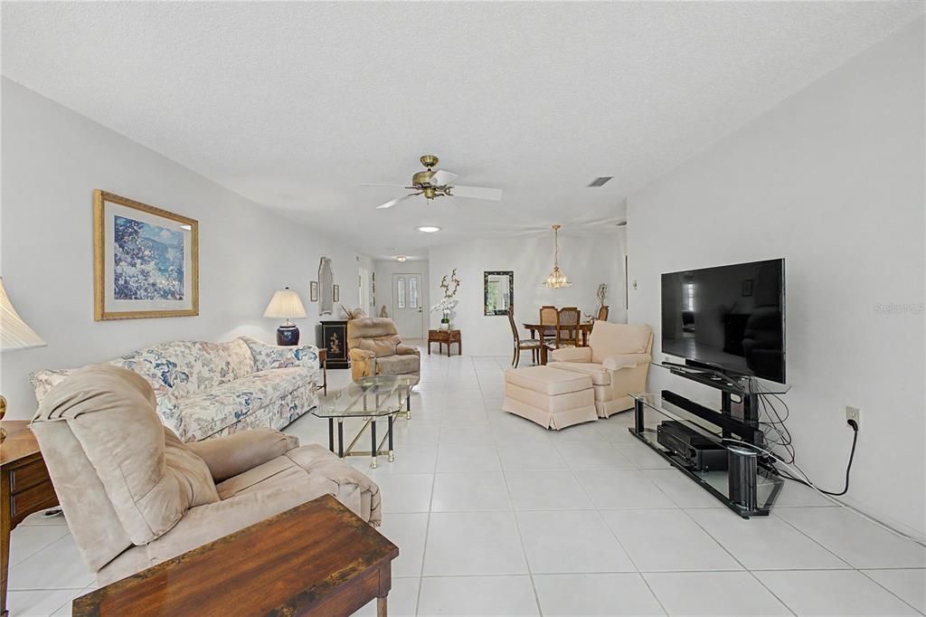 Active With Contract: $240,000 (2 beds, 2 baths, 1415 Square Feet)