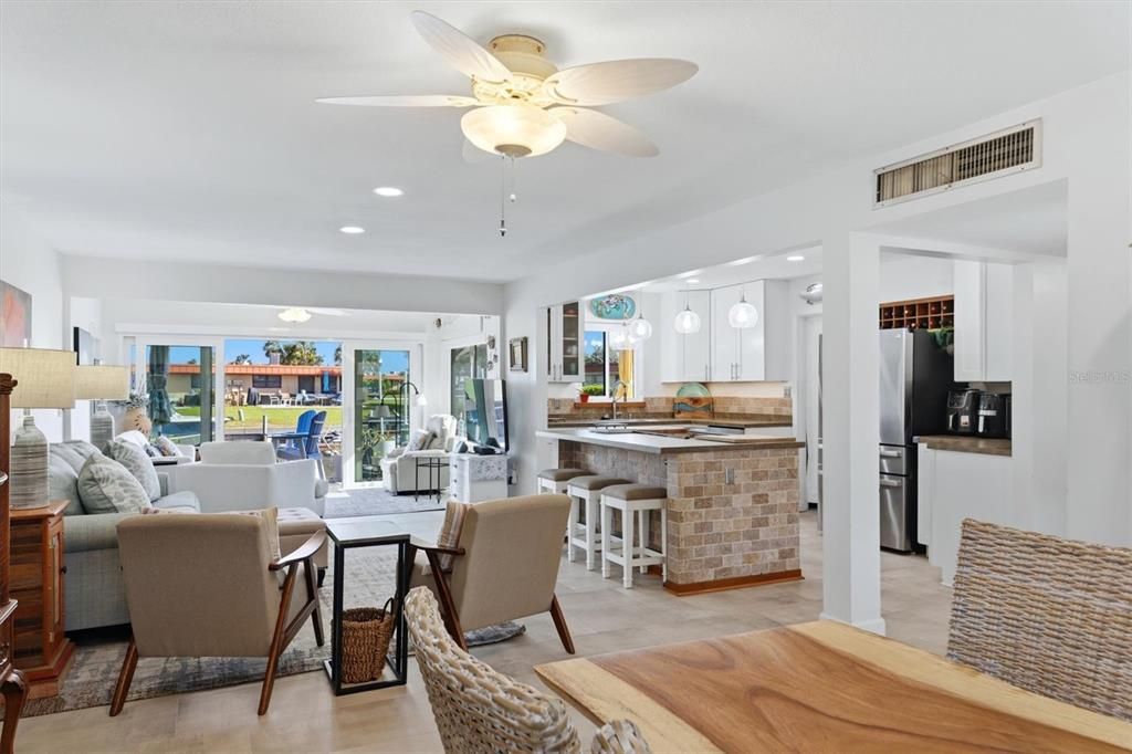 For Sale: $445,000 (2 beds, 2 baths, 1296 Square Feet)