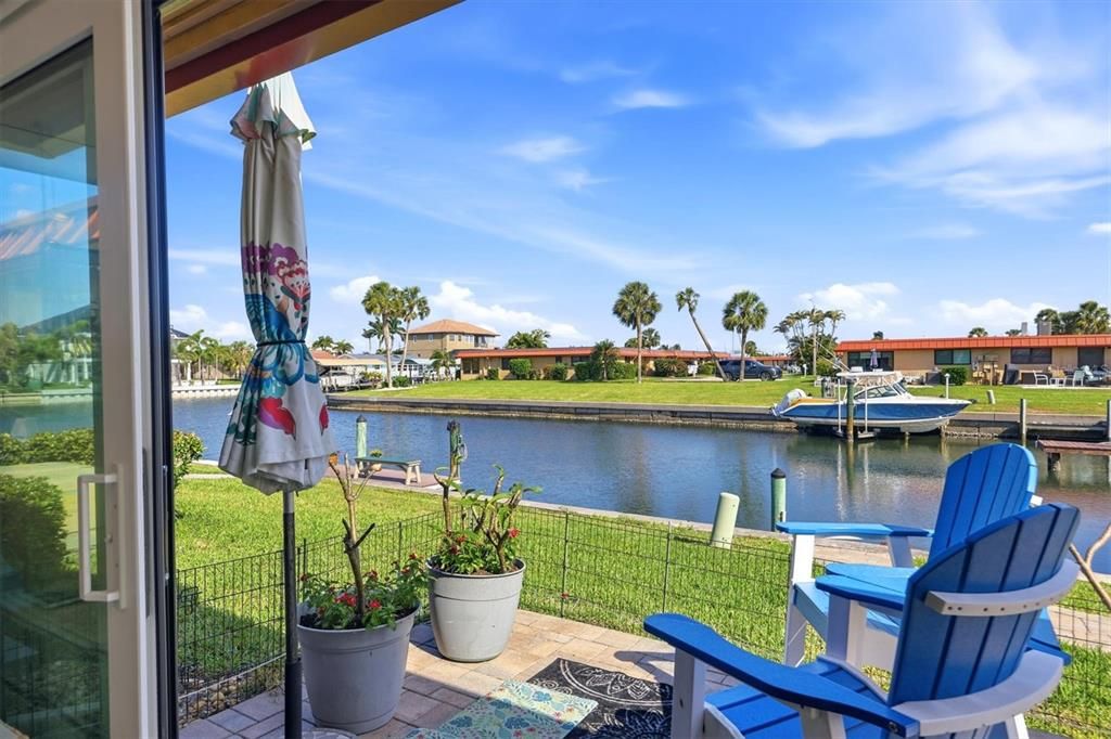 For Sale: $445,000 (2 beds, 2 baths, 1296 Square Feet)