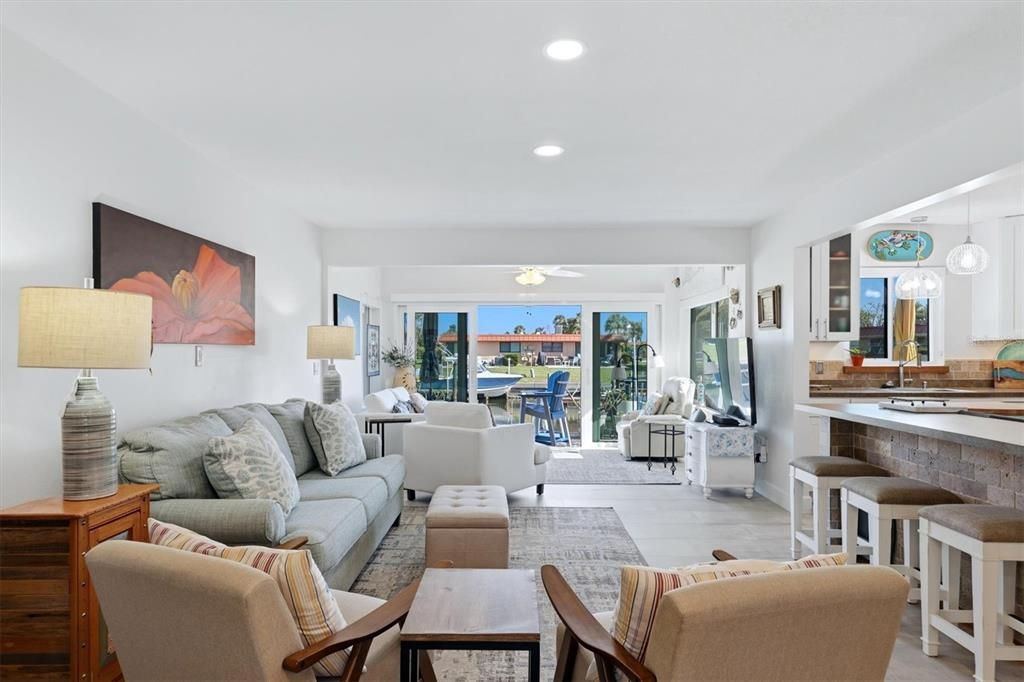 For Sale: $445,000 (2 beds, 2 baths, 1296 Square Feet)