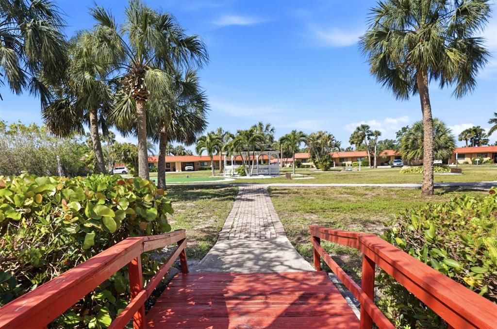 For Sale: $445,000 (2 beds, 2 baths, 1296 Square Feet)