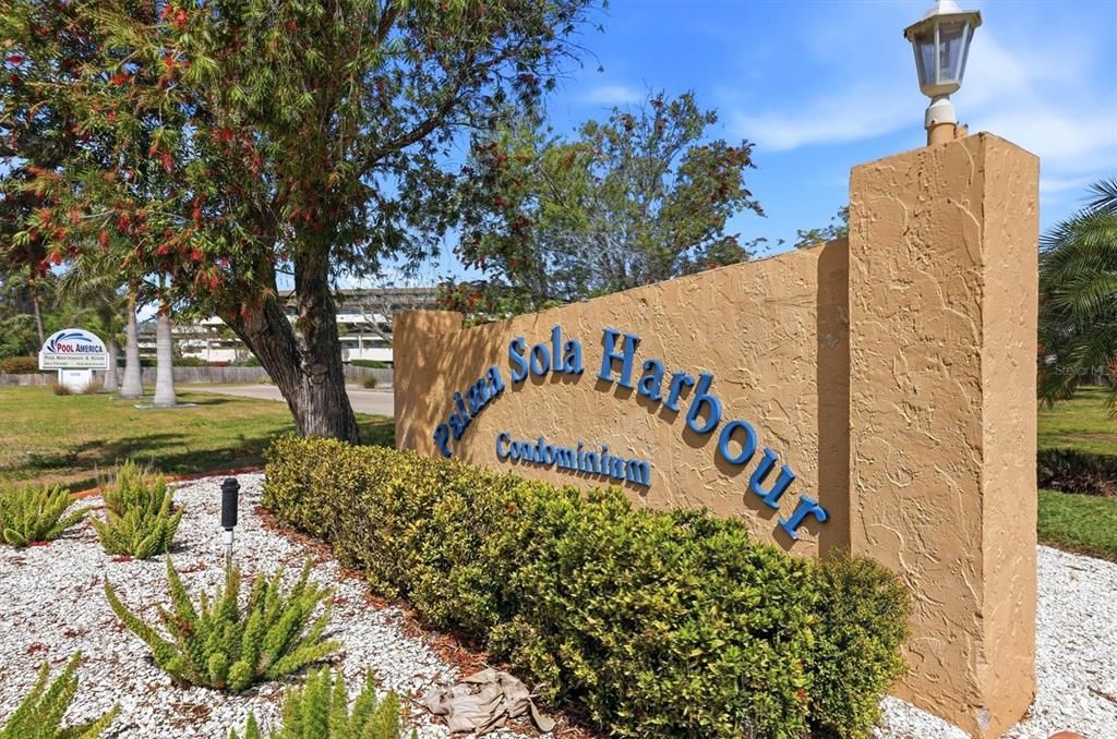 For Sale: $445,000 (2 beds, 2 baths, 1296 Square Feet)