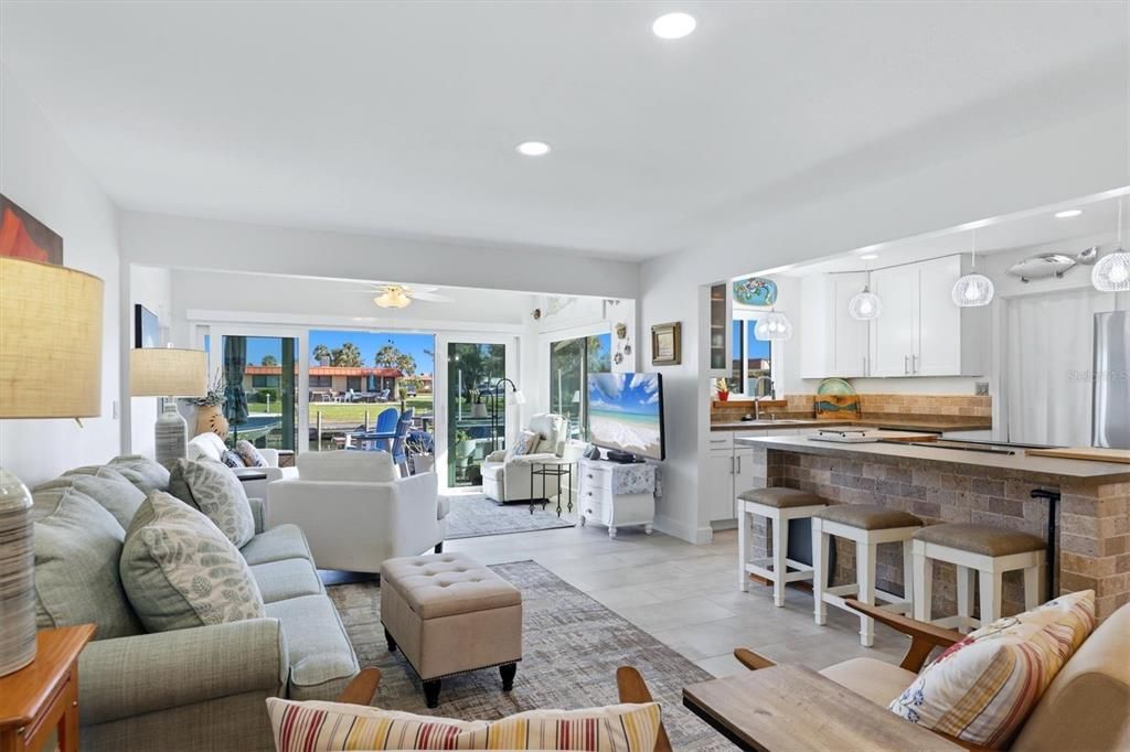 For Sale: $445,000 (2 beds, 2 baths, 1296 Square Feet)