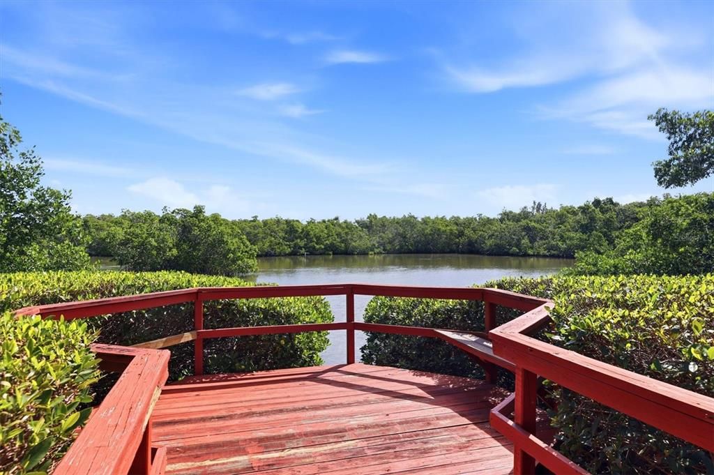 For Sale: $445,000 (2 beds, 2 baths, 1296 Square Feet)
