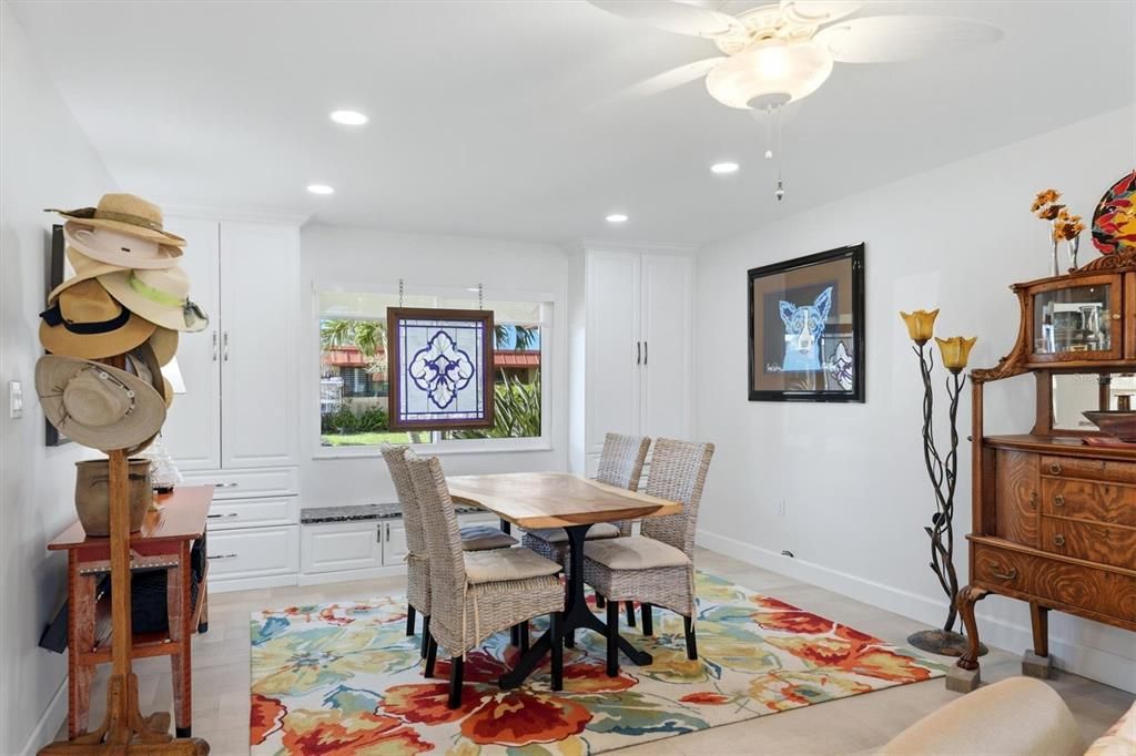 For Sale: $445,000 (2 beds, 2 baths, 1296 Square Feet)