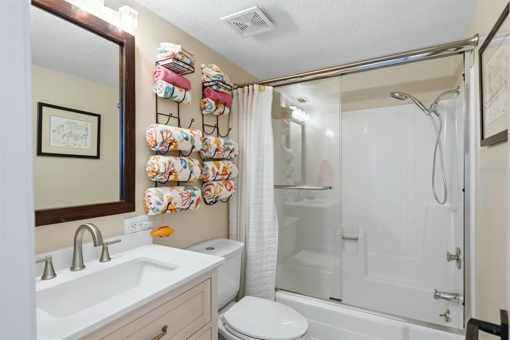 For Sale: $445,000 (2 beds, 2 baths, 1296 Square Feet)