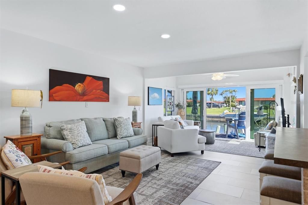 For Sale: $445,000 (2 beds, 2 baths, 1296 Square Feet)