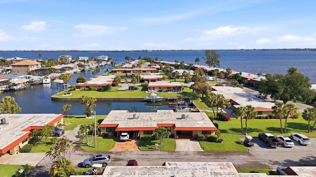 For Sale: $445,000 (2 beds, 2 baths, 1296 Square Feet)