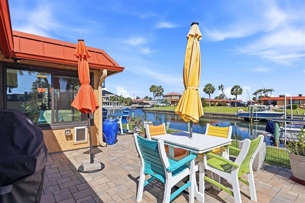 For Sale: $445,000 (2 beds, 2 baths, 1296 Square Feet)