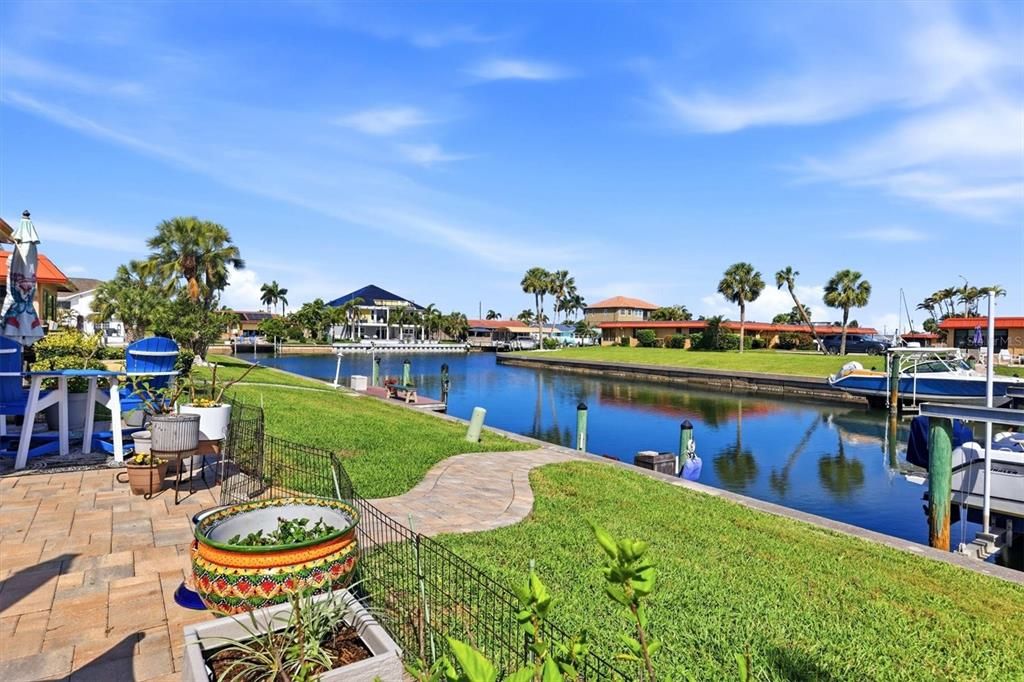 For Sale: $445,000 (2 beds, 2 baths, 1296 Square Feet)