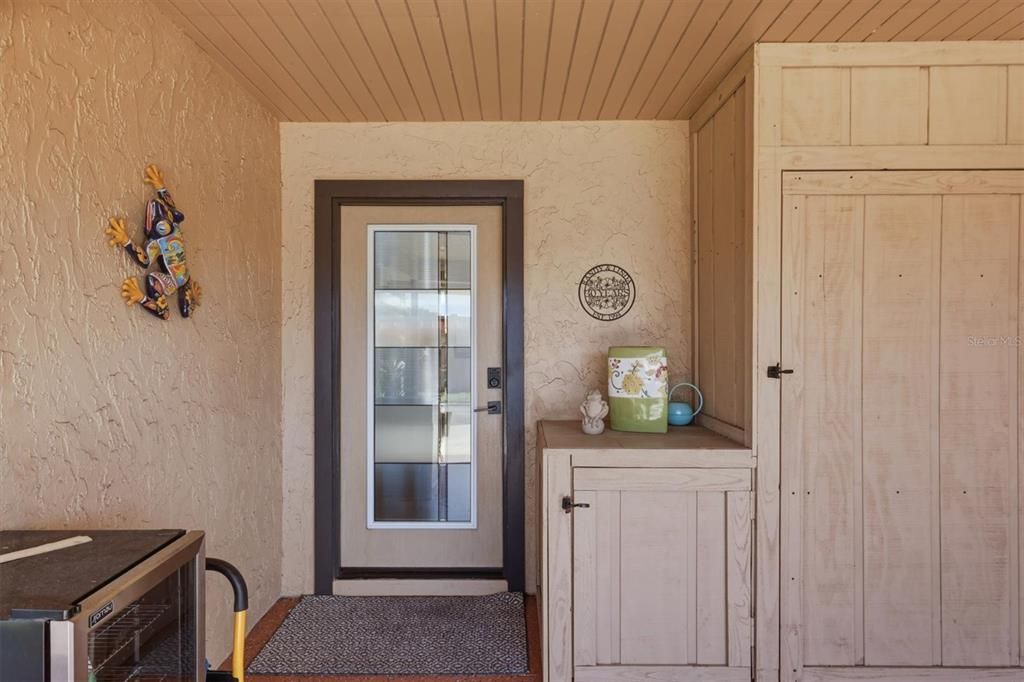 For Sale: $445,000 (2 beds, 2 baths, 1296 Square Feet)