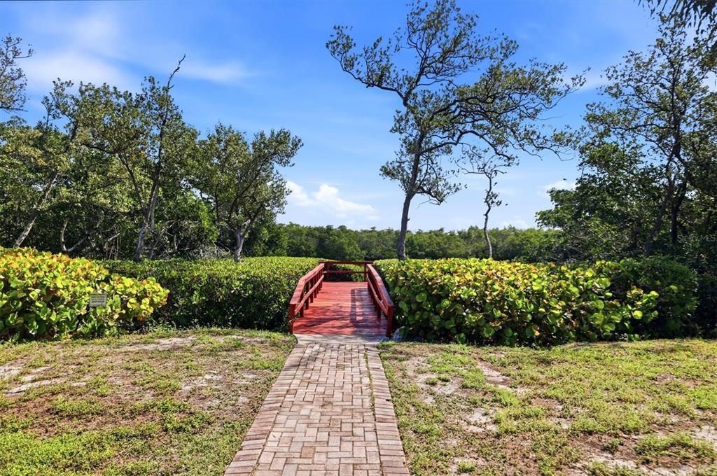 For Sale: $445,000 (2 beds, 2 baths, 1296 Square Feet)