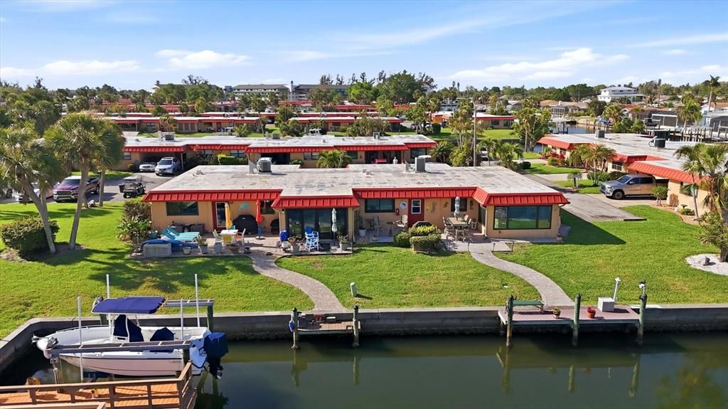 For Sale: $445,000 (2 beds, 2 baths, 1296 Square Feet)