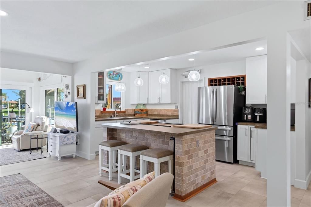 For Sale: $445,000 (2 beds, 2 baths, 1296 Square Feet)