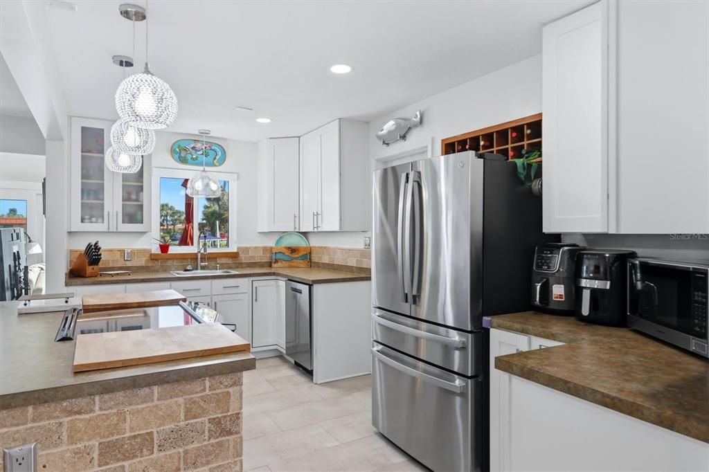 For Sale: $445,000 (2 beds, 2 baths, 1296 Square Feet)