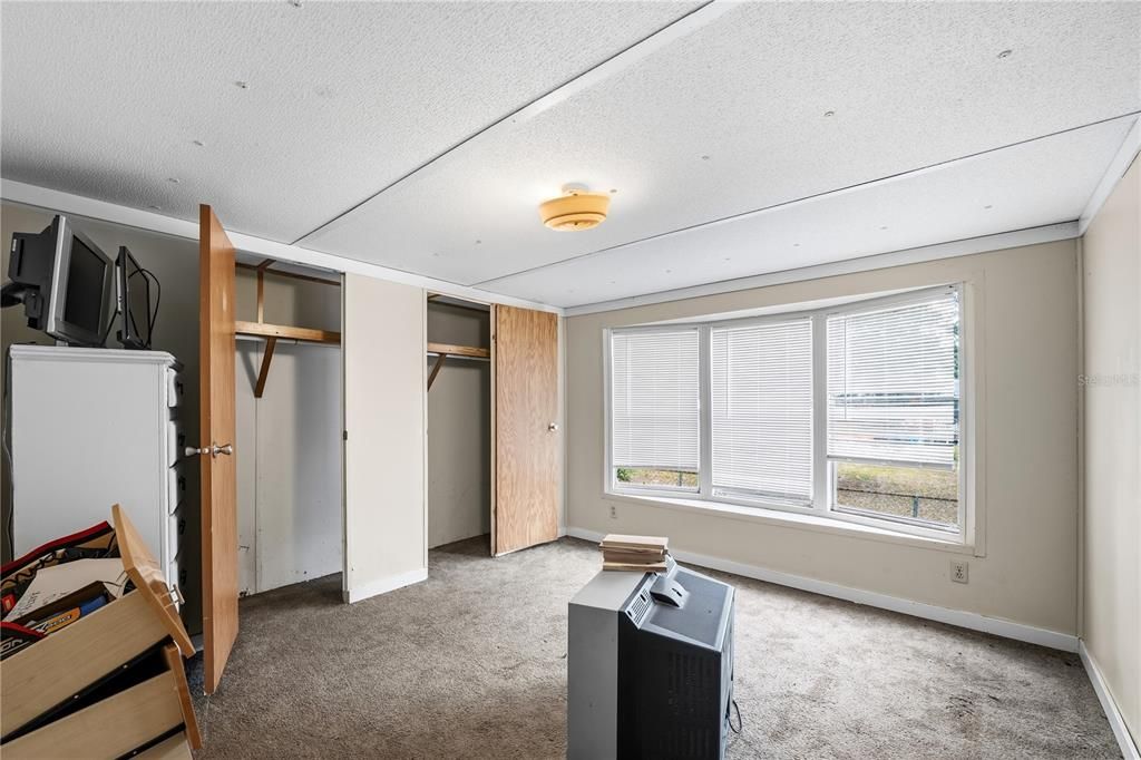 For Sale: $289,900 (5 beds, 4 baths, 2603 Square Feet)