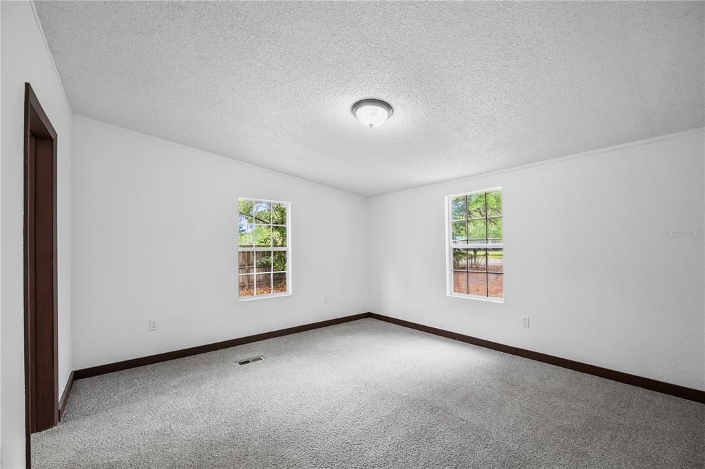 For Sale: $289,900 (5 beds, 4 baths, 2603 Square Feet)