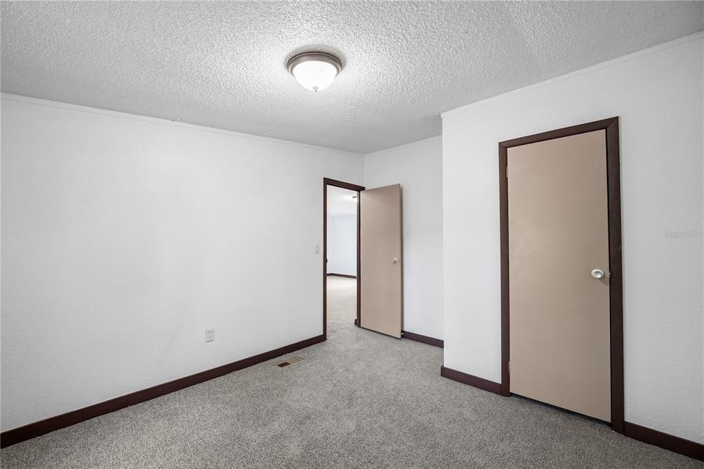 For Sale: $289,900 (5 beds, 4 baths, 2603 Square Feet)
