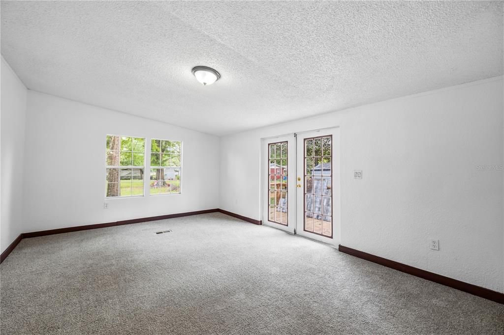 For Sale: $289,900 (5 beds, 4 baths, 2603 Square Feet)