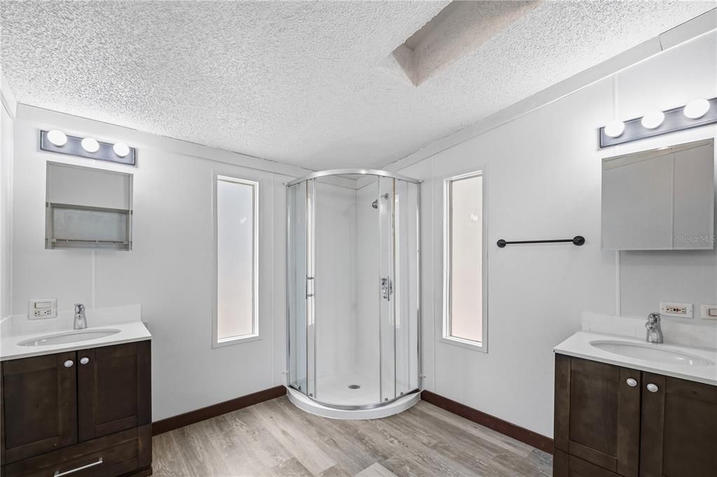 For Sale: $289,900 (5 beds, 4 baths, 2603 Square Feet)