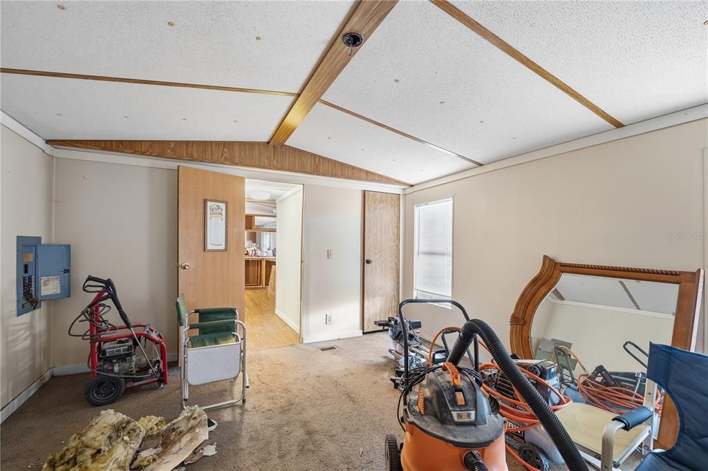 For Sale: $289,900 (5 beds, 4 baths, 2603 Square Feet)