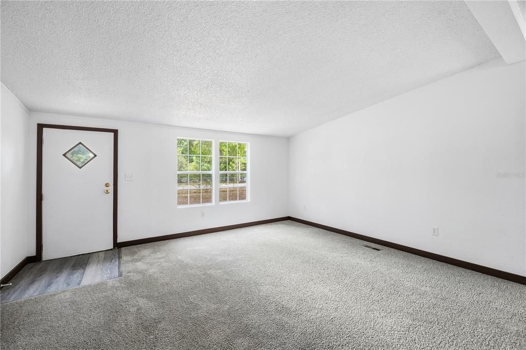 For Sale: $289,900 (5 beds, 4 baths, 2603 Square Feet)