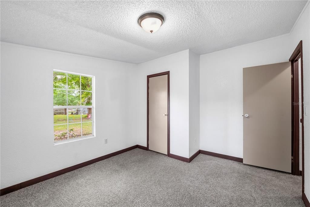 For Sale: $289,900 (5 beds, 4 baths, 2603 Square Feet)