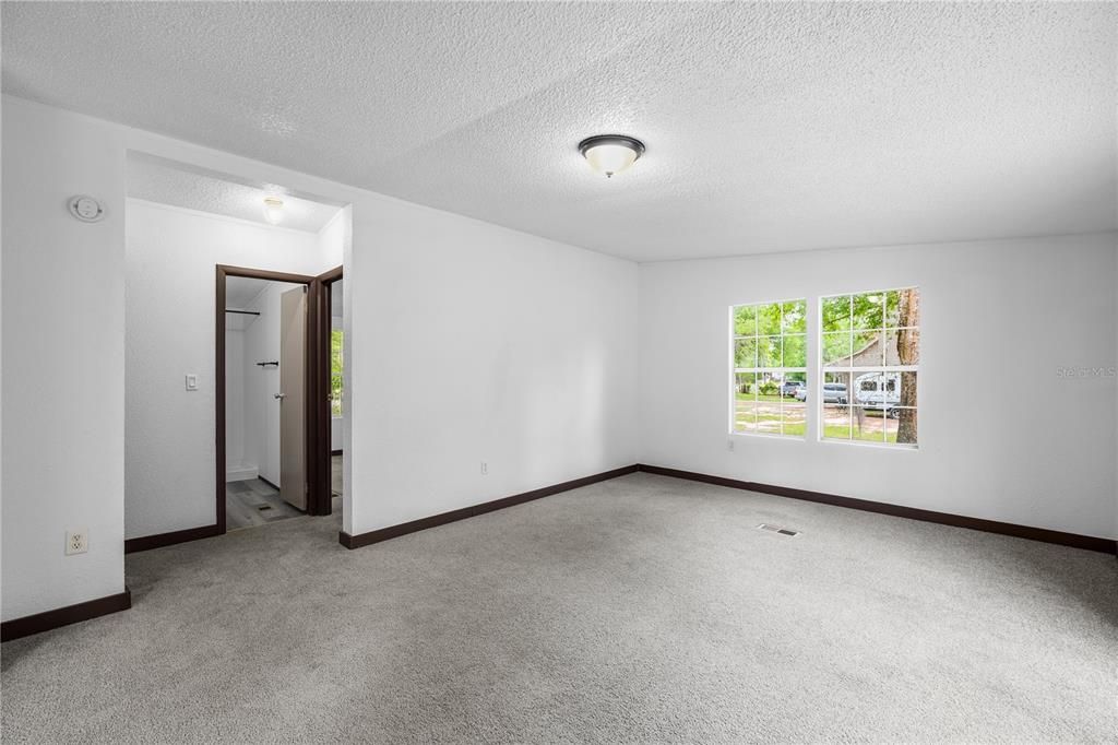 For Sale: $289,900 (5 beds, 4 baths, 2603 Square Feet)