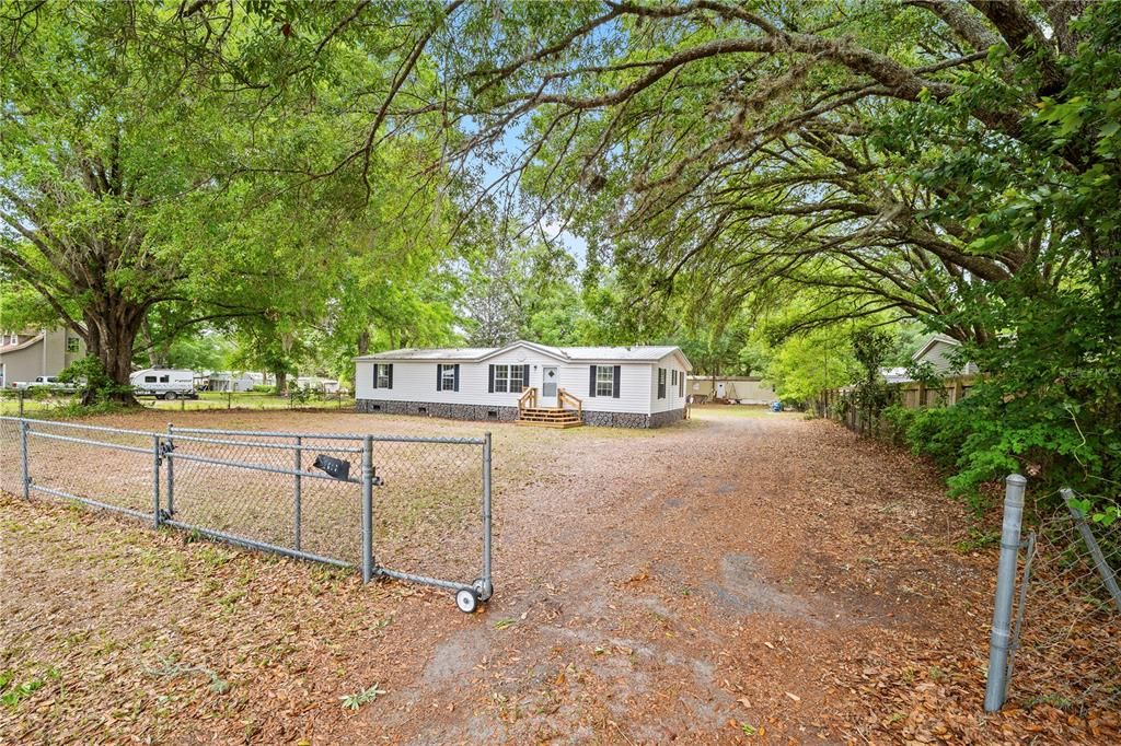 For Sale: $289,900 (5 beds, 4 baths, 2603 Square Feet)