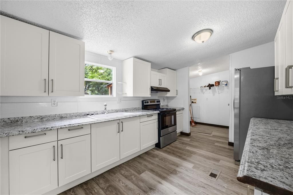 For Sale: $289,900 (5 beds, 4 baths, 2603 Square Feet)