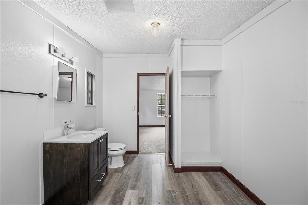 For Sale: $289,900 (5 beds, 4 baths, 2603 Square Feet)