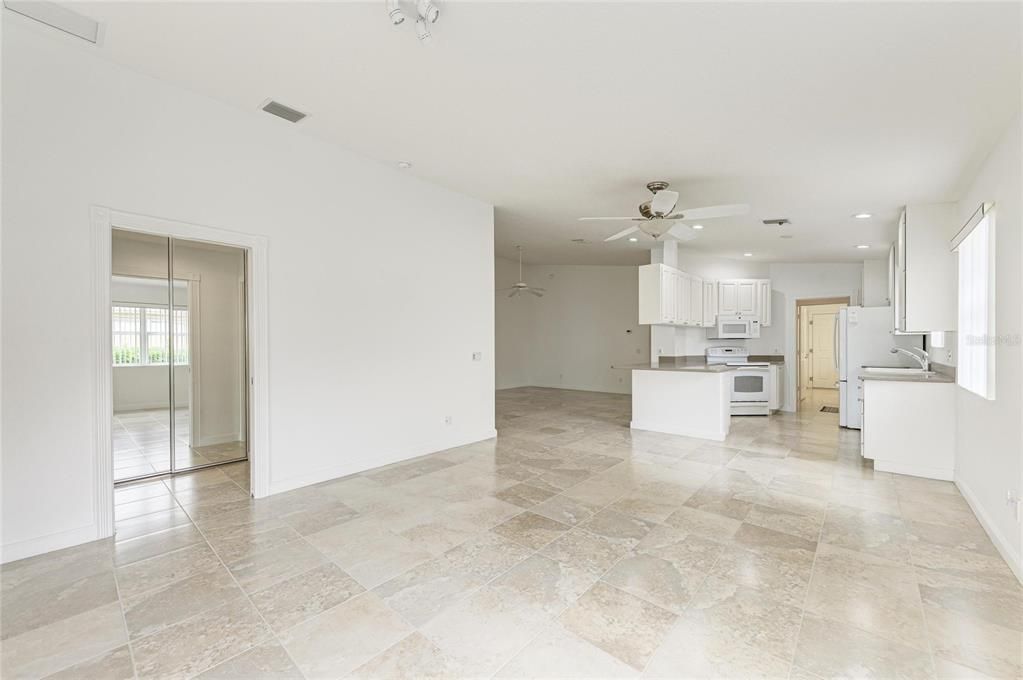 Activo con contrato: $345,000 (2 camas, 2 baños, 1513 Pies cuadrados)