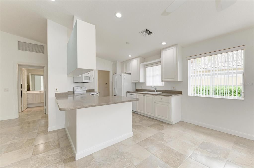 Activo con contrato: $345,000 (2 camas, 2 baños, 1513 Pies cuadrados)
