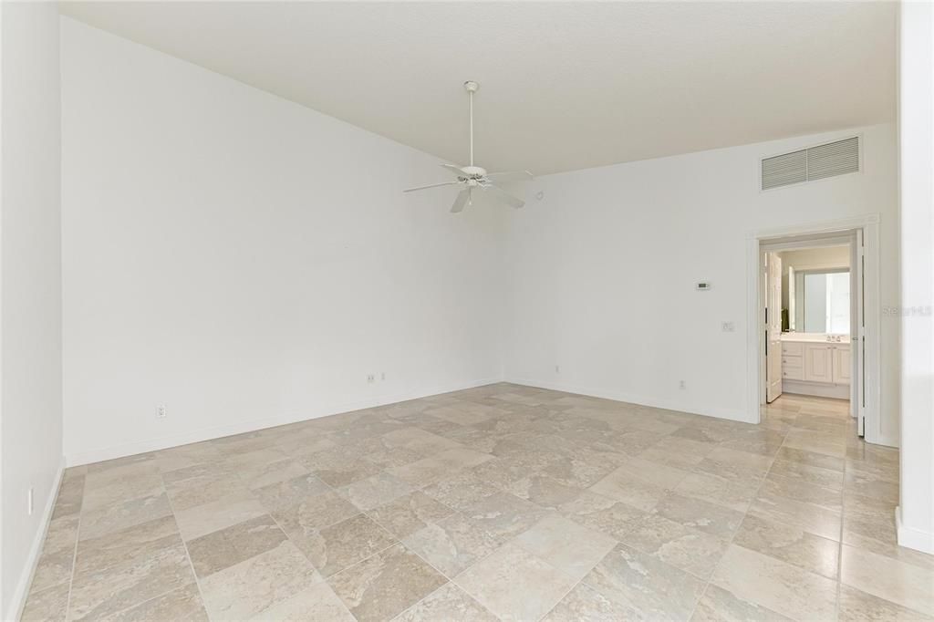 Activo con contrato: $345,000 (2 camas, 2 baños, 1513 Pies cuadrados)