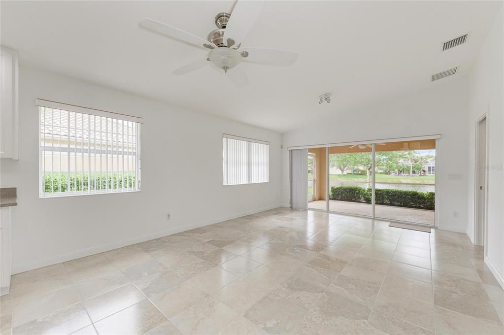 Activo con contrato: $345,000 (2 camas, 2 baños, 1513 Pies cuadrados)