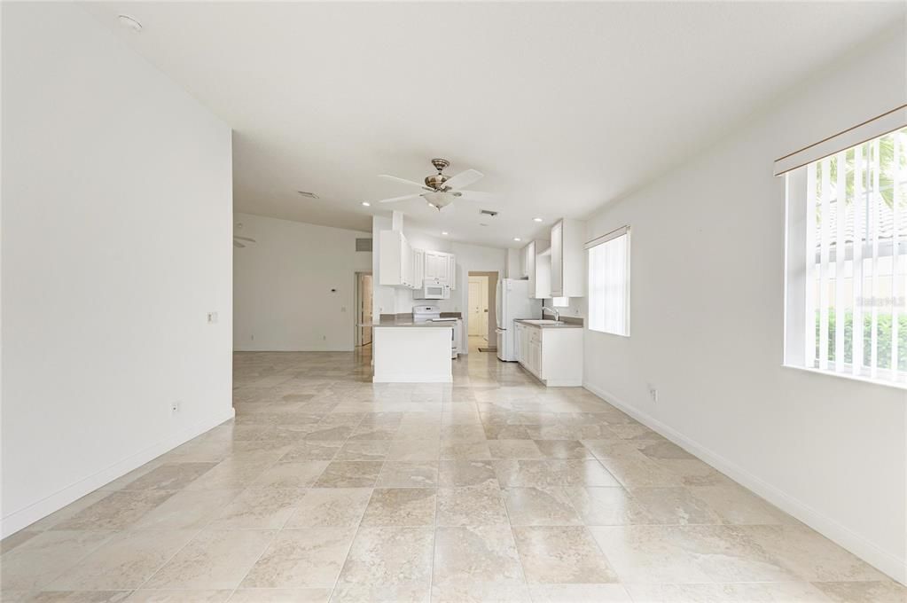 Activo con contrato: $345,000 (2 camas, 2 baños, 1513 Pies cuadrados)