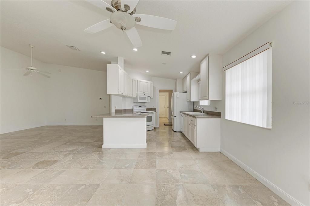 Activo con contrato: $345,000 (2 camas, 2 baños, 1513 Pies cuadrados)